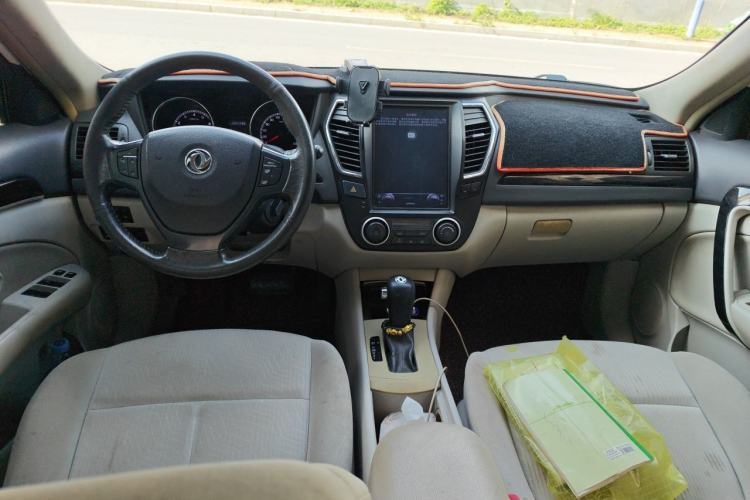 Used Dongfeng Aeolus A60 2016 1.6L Automatic Luxury Model Center Console