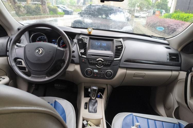 Used Dongfeng Aeolus A60 2016 1.6L Automatic Luxury Model Center Console