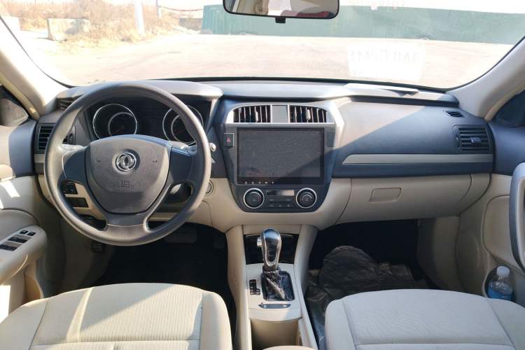 Used Dongfeng Aeolus A60 2016 1.5L Automatic Luxury Version Center Console