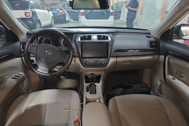 Used Dongfeng Aeolus A60 2016 1.6L Automatic Luxury Model Center Console