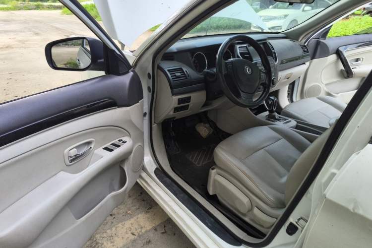 Used Dongfeng Aeolus A60 2016 1.5L Automatic Luxury Version Driver Seat