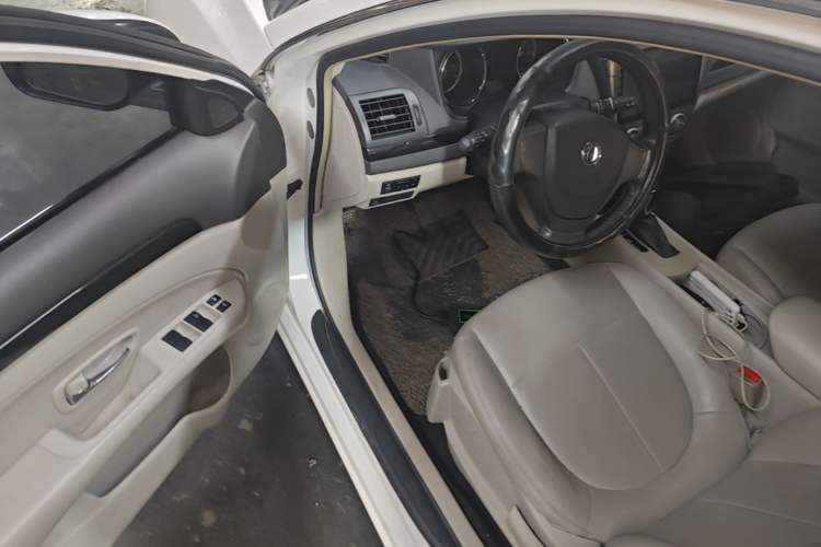 Used Dongfeng Aeolus A60 2016 1.6L Automatic Luxury Model Driver Seat