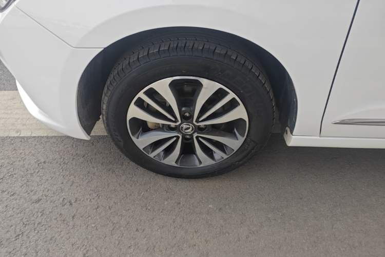 Used Dongfeng Aeolus A60 2016 1.5L Manual Luxury Model Exterior 4