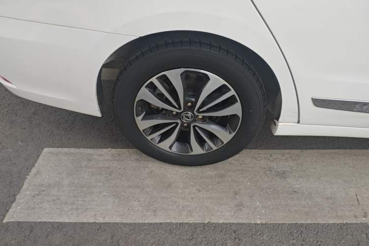 Used Dongfeng Aeolus A60 2016 1.5L Manual Luxury Model Exterior 5