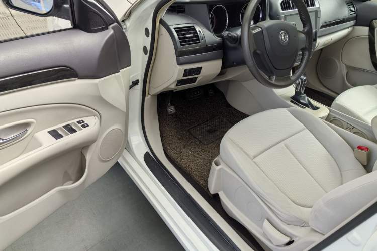 Used Dongfeng Aeolus A60 2016 1.6L Automatic Luxury Model Exterior 9