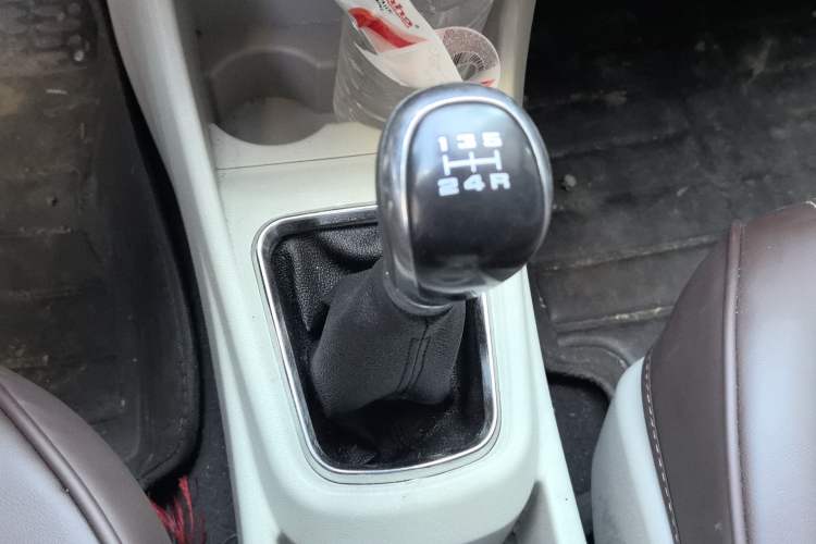 Used Dongfeng Aeolus A60 2016 1.5L Manual Luxury Model Gear Lever