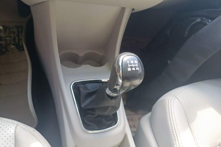 Used Dongfeng Aeolus A60 2016 1.5L Manual Luxury Version Gear Lever