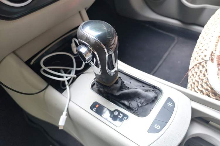 Used Dongfeng Aeolus A60 2016 1.5L Automatic Luxury Version Gear Lever