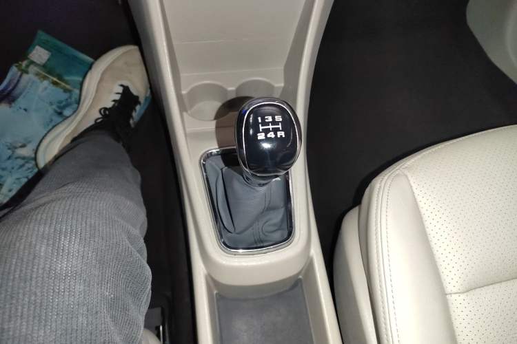 Used Dongfeng Aeolus A60 2016 1.5L Manual Luxury Version Gear Lever