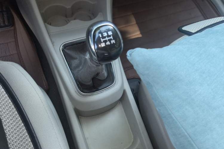 Used Dongfeng Aeolus A60 2016 1.5L Manual Luxury Model Gear Lever