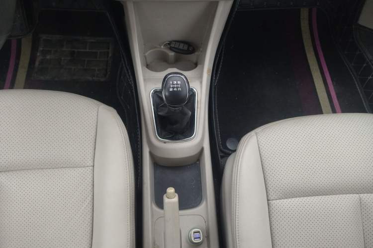 Used Dongfeng Aeolus A60 2016 1.4T Manual Luxury Model Gear Lever