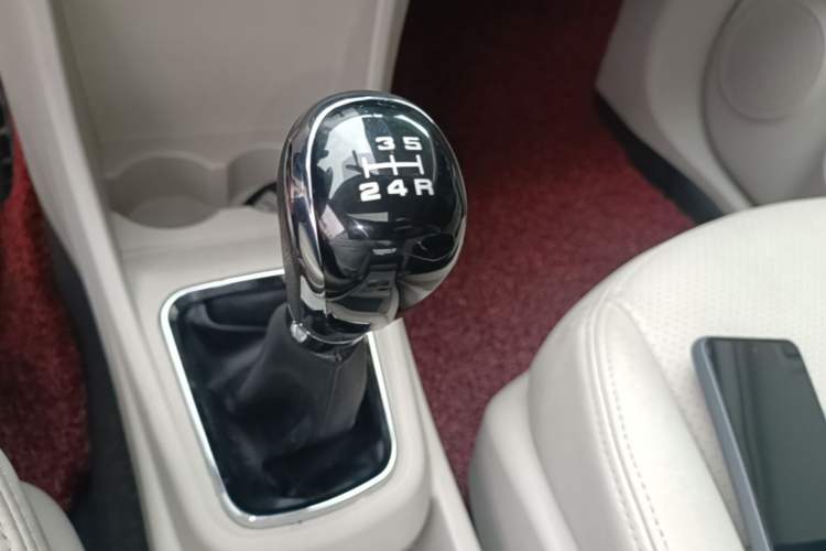 Used Dongfeng Aeolus A60 2016 1.5L Manual Luxury Version Gear Lever