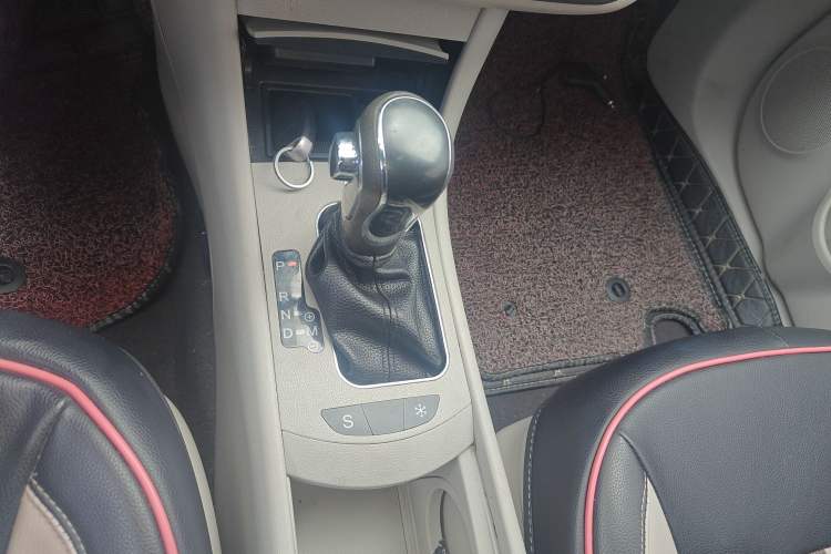 Used Dongfeng Aeolus A60 2016 1.5L Automatic Luxury Version Gear Lever