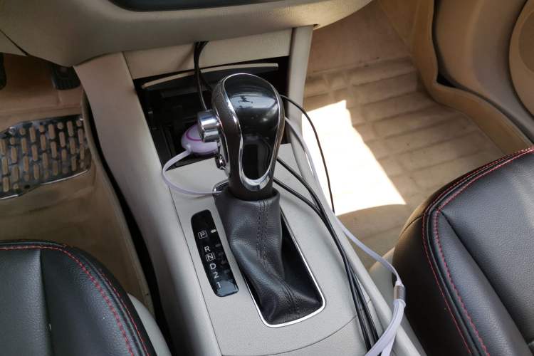 Used Dongfeng Aeolus A60 2016 1.6L Automatic Luxury Model Gear Lever