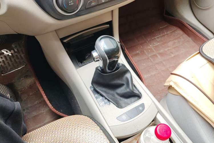 Used Dongfeng Aeolus A60 2016 1.5L Automatic Luxury Version Gear Lever