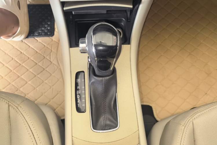 Used Dongfeng Aeolus A60 2016 1.6L Automatic Luxury Model Gear Lever