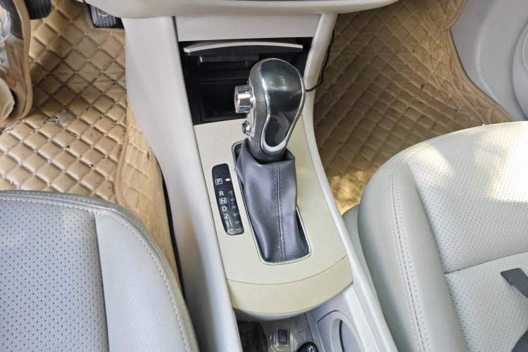 Used Dongfeng Aeolus A60 2016 1.6L Automatic Luxury Model Gear Lever