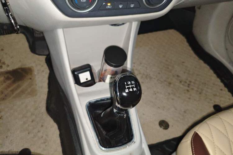 Used Dongfeng Aeolus A60 2016 1.5L Manual Luxury Model Gear Lever