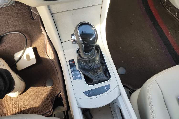 Used Dongfeng Aeolus A60 2016 1.6L DCT Luxury Edition Gear Lever
