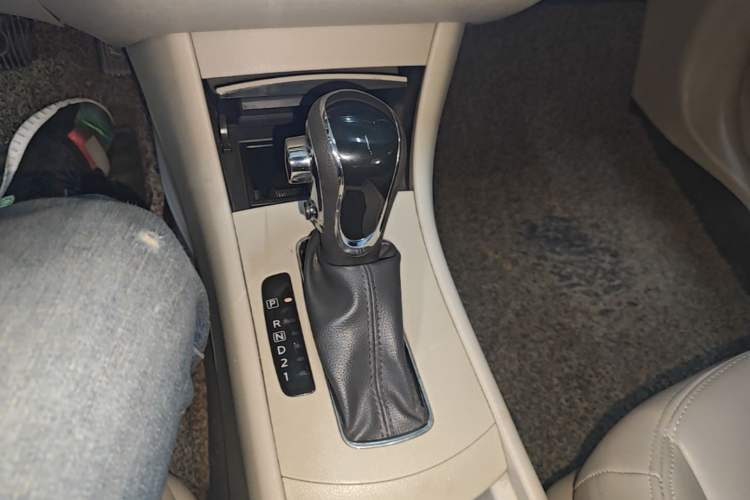 Used Dongfeng Aeolus A60 2016 1.6L Automatic Luxury Model Gear Lever