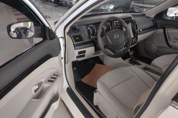Used Dongfeng Aeolus A60 2016 1.6L Automatic Luxury Model Interior 2