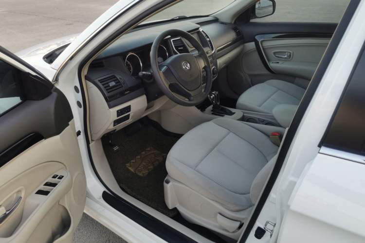 Used Dongfeng Aeolus A60 2016 1.6L Automatic Luxury Model Interior 2
