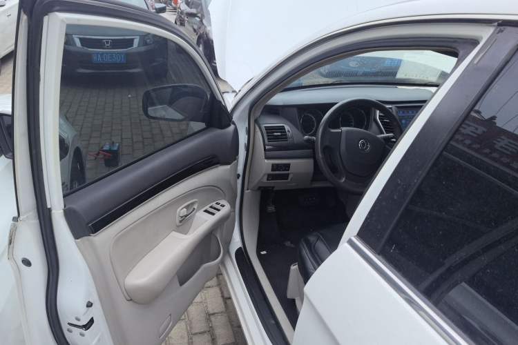 Used Dongfeng Aeolus A60 2016 1.6L Automatic Luxury Model Interior 2