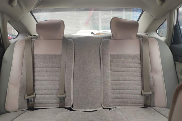Used Dongfeng Aeolus A60 2016 1.6L Automatic Luxury Model Interior 3