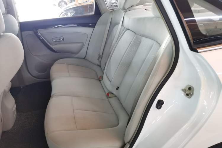 Used Dongfeng Aeolus A60 2016 1.6L Automatic Luxury Model Interior 4