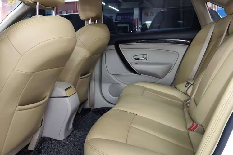 Used Dongfeng Aeolus A60 2016 1.5L Manual Luxury Version Interior 4