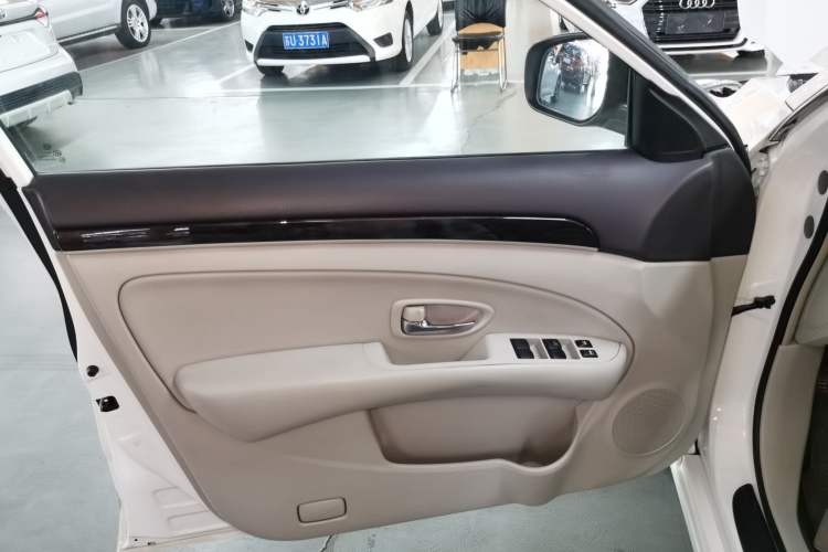 Used Dongfeng Aeolus A60 2016 1.6L Automatic Luxury Model Interior 7