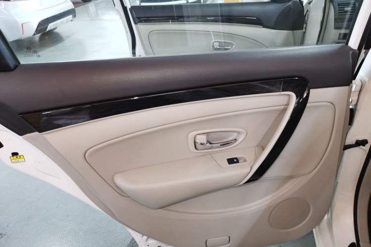 Used Dongfeng Aeolus A60 2016 1.6L Automatic Luxury Model Interior 8