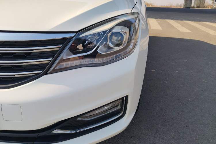Used Dongfeng Aeolus A60 2016 1.5L Automatic Luxury Version Left Front Headlight