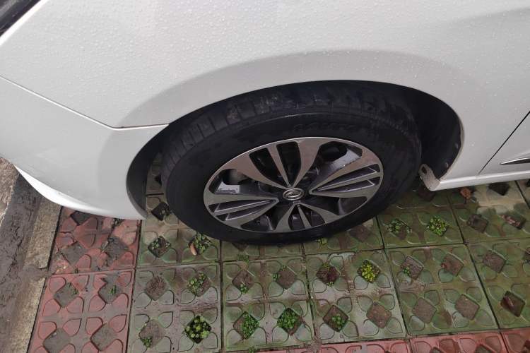 Used Dongfeng Aeolus A60 2016 1.5L Manual Luxury Version Left Front Wheel Hub