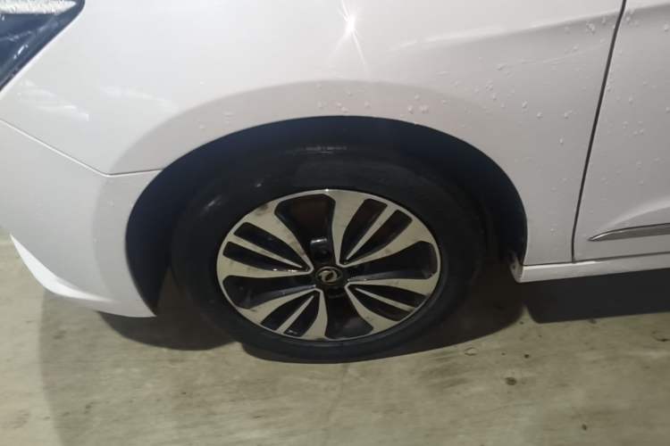 Used Dongfeng Aeolus A60 2016 1.5L Manual Luxury Version Left Front Wheel Hub