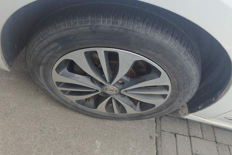 Used Dongfeng Aeolus A60 2016 1.5L Automatic Luxury Version Left Front Wheel Hub