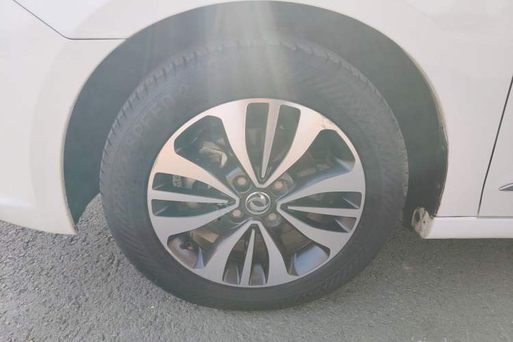 Used Dongfeng Aeolus A60 2016 1.5L Automatic Luxury Version Left Front Wheel Hub