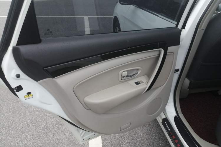 Used Dongfeng Aeolus A60 2016 1.6L Automatic Luxury Model Left Rear Door Interior