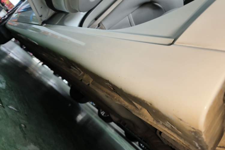 Used Dongfeng Aeolus A60 2016 1.6L Automatic Luxury Model Left Side Sill