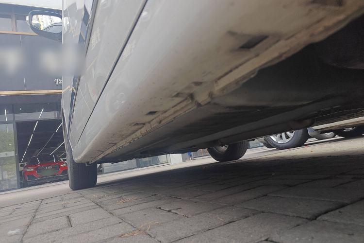 Used Dongfeng Aeolus A60 2016 1.5L Automatic Luxury Version Left Side Sill