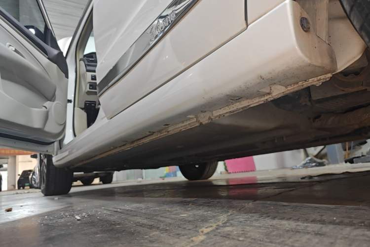 Used Dongfeng Aeolus A60 2016 1.6L Automatic Luxury Model Left Side Sill
