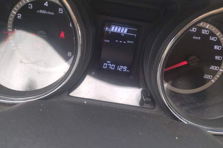 Used Dongfeng Aeolus A60 2016 1.4T Manual Luxury Model Odometer Close Up