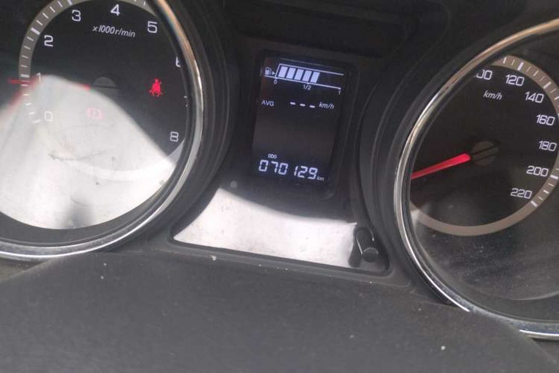 Used Dongfeng Aeolus A60 2016 1.4T Manual Luxury Model Odometer Close Up