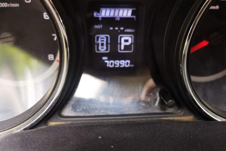 Used Dongfeng Aeolus A60 2016 1.6L Automatic Luxury Model Odometer Close Up