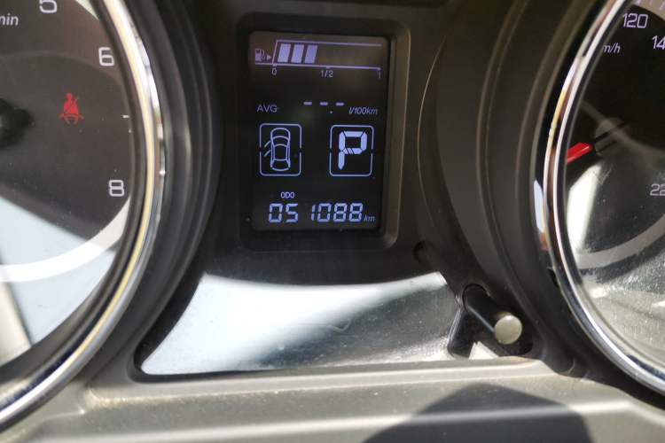 Used Dongfeng Aeolus A60 2016 1.6L Automatic Luxury Model Odometer Close Up