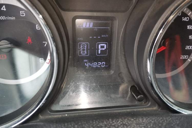 Used Dongfeng Aeolus A60 2016 1.6L Automatic Luxury Model Odometer Close Up