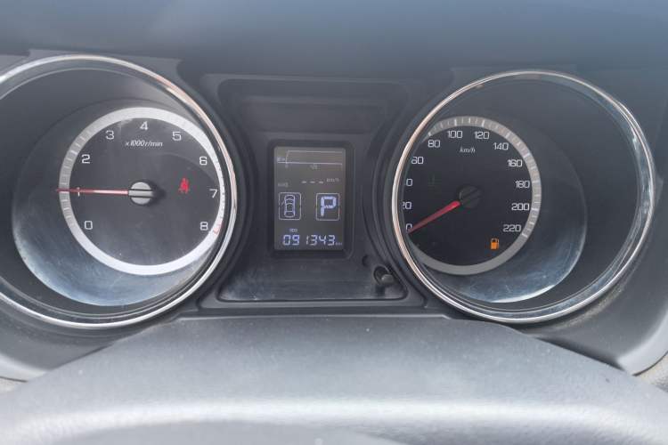Used Dongfeng Aeolus A60 2016 1.6L Automatic Luxury Model Odometer Close Up