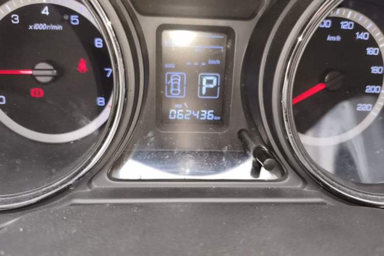 Used Dongfeng Aeolus A60 2016 1.6L Automatic Luxury Model Odometer Close Up