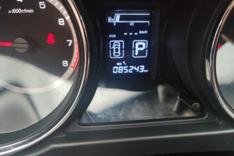 Used Dongfeng Aeolus A60 2016 1.6L Automatic Luxury Model Odometer Close Up