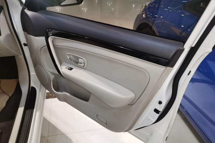 Used Dongfeng Aeolus A60 2016 1.6L DCT Luxury Version Right Front Door Interior